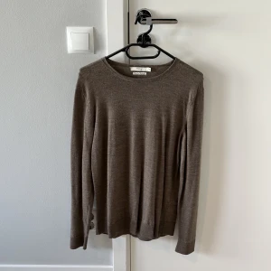 Merino tröja - Stor flyttstädning Alla plagg i storlek S-M och passar ca 1.70-185cm samt 70-83kg  Finns i Uppsala