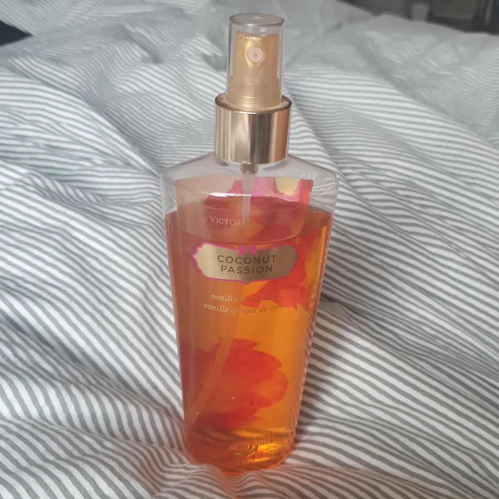 Säljer victoria secret bodymist eftersom jag aldrig anväder den😊 luktar super gott, orginal pris 350 kr. Skriv om ni har frågor❤. Övrigt.