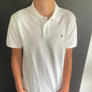 Ralph Lauren pike  - Skick 10/10 lite skrynklig men de bara och stryka den! 