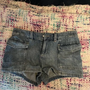 Low waist shorts  - Skit snygga low waist shorts, använda ca 1 gång därmed bra pris❤️❤️❤️