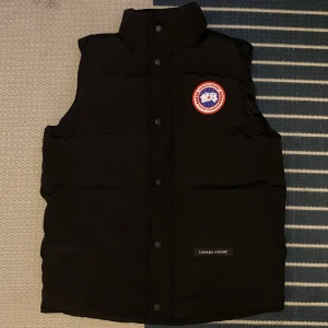 Canada Goose Freestyle vadderad väst - Skick 10/10, storlek XS, fraktas endast.
