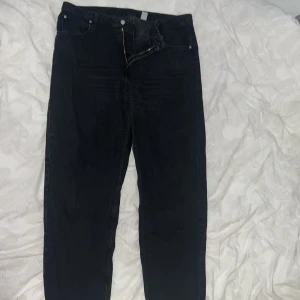Jeans - Supersköna men tyvärr för stora för mig. De sitter lite löst och är straightjeans