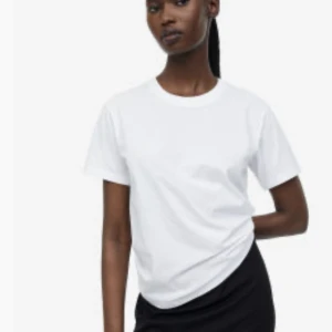 t-shirt  - vit t-shirt från hm