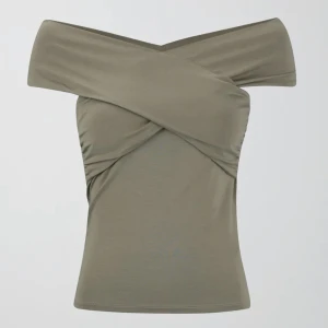 Gina topp xs - Säljer denna slutsålda topp från Ginatricot i strl xs, kommer ej till användning 💕