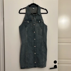 Jeansklänning  - Snygg Jeansklänning från hm. Nyskick!  Storlek L 