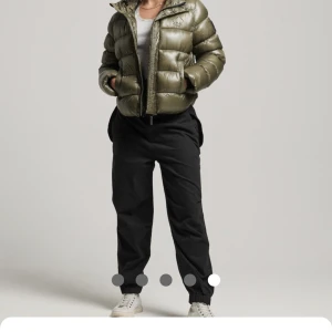 Superdry jacka - En jätte fin jacka som kommer ifrån superdry använt en vinter. Storlek S. Mer bilder om du är intresserad 