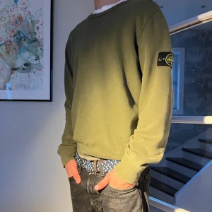 Stone island - En stone islsnd tröja som är i mycket bra skick.  Pris kan diskuteras!