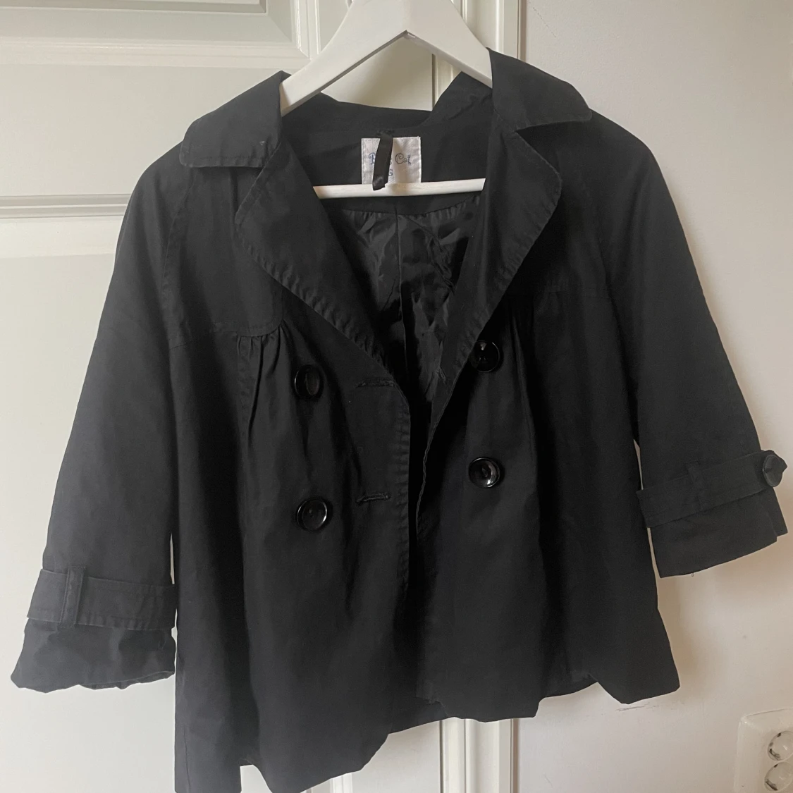 Trekvartsärmad kort kappa - 90