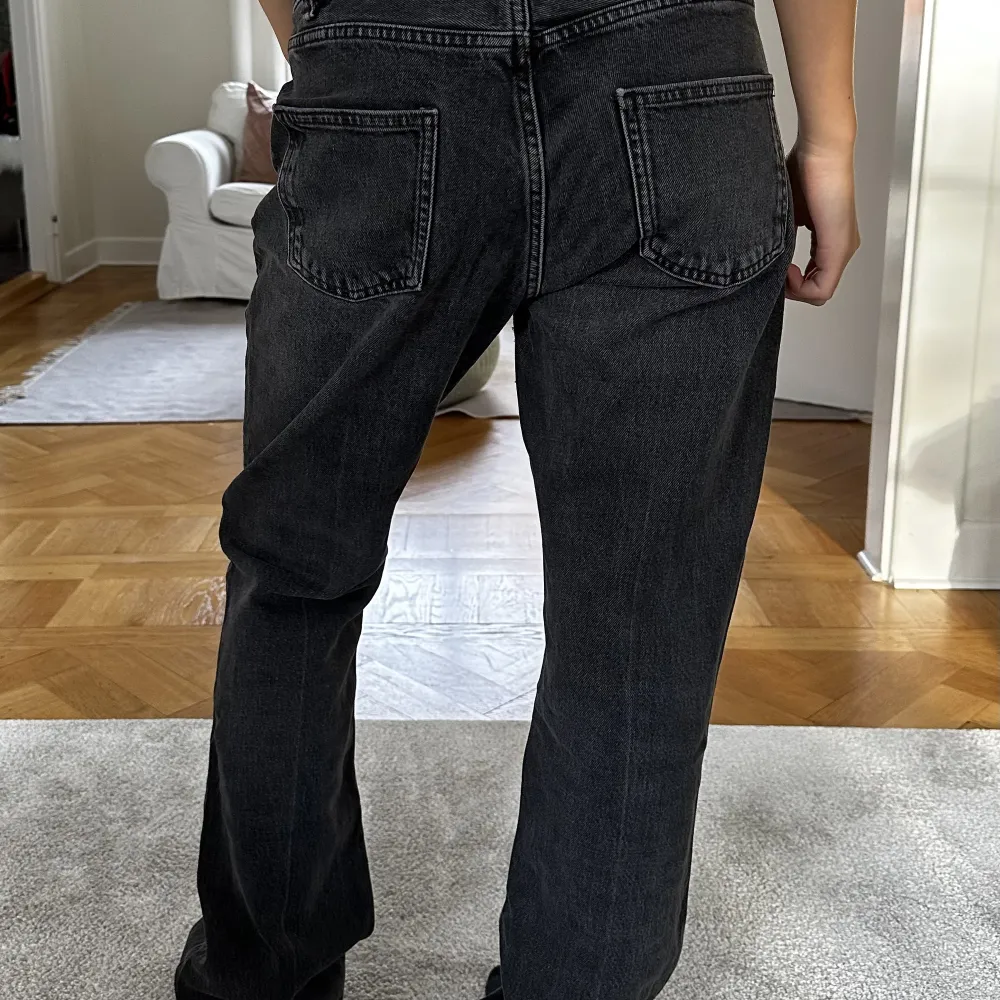 Coola svarta jeans, det perfekta basparet!!! Baggyfit på xs-s💥. Jeans & Byxor.
