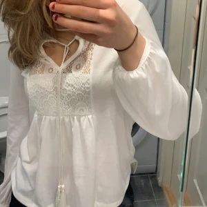 Blus - As snyggo stretchig blus som kommer inte till användning! Den är super mjuk inuti och är väldigt skön!💕