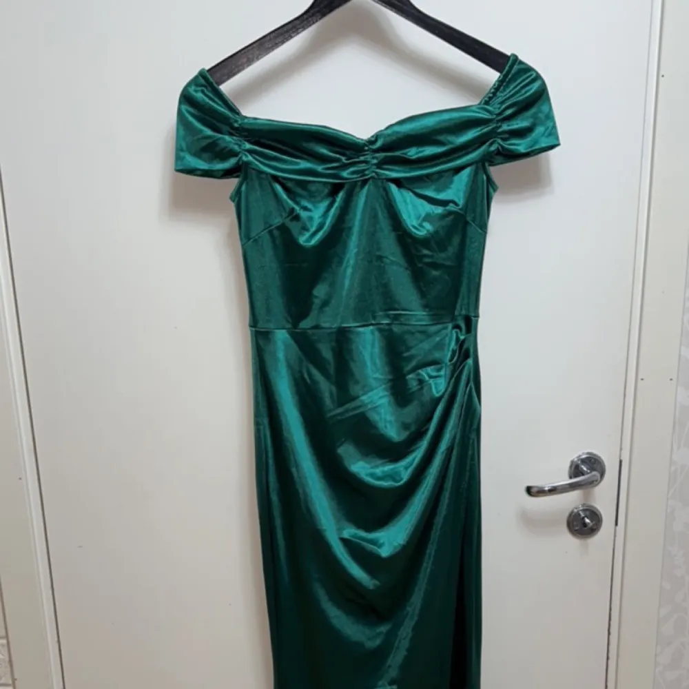 Köptes från Goddess Dress för några timmars användning för 1500kr  Gratis leverans inom Göteborg  . Klänningar.