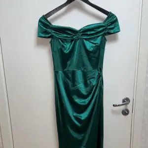 Köptes från Goddess Dress för några timmars användning för 1500kr  Gratis leverans inom Göteborg  