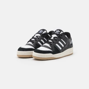 Adidas originals - Använda ett fåtal gånger bara! Väldigt bra skick! Storlek 38 2/3