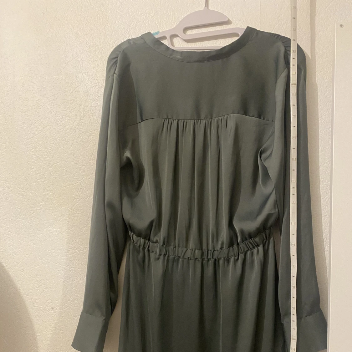 Olivgrön klänning  - 90