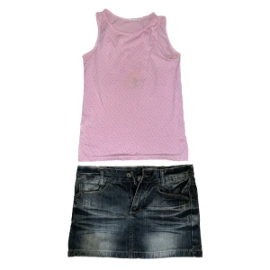 Rosa linne - Supergulligt rosa linne! Har en fläck på i mitten men tror det borde gå bort i tvätten 🙌