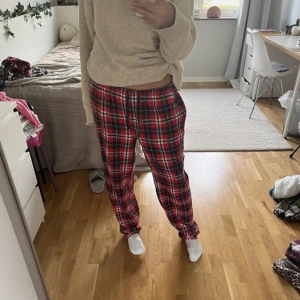 Mysiga pyjamas byxor 😻 - Använt några gånger 💗 perfekta för julen som kommer nu.  Skriv pris förslag till mig ❤️