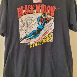 Cool graphic t-shirt av black widow🕷, inte ofta använd. Ordinare pris 250kr. Köpare står för hälften av frakten😊