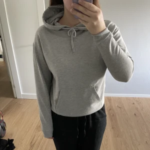 Grå hoodie - Hoodie från Stay. Aldrig använd.