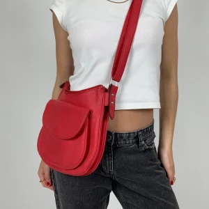 Röd väska - Fin väska i rött med flera fack ❤️