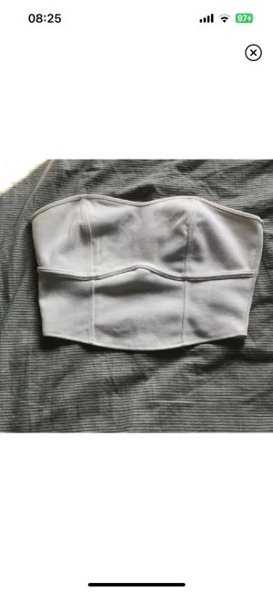 Bandeu top - Bandeu top som liknar ett korset. Bra skick och har inte använts så mycket!