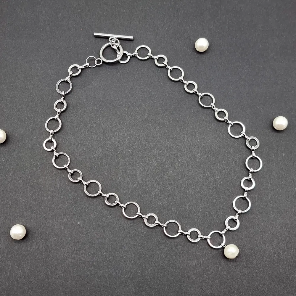 Handgjort halsband ●Material- rostfritt stål och pärlor ●Gjord i bra kvalitet 💎☆Längd - 38cm. 150kr . Accessoarer.