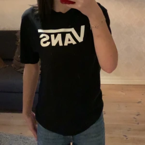 Vans t-shirt - ALDRIG ANVÄND. Endast testad! Pruta på