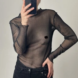 Mesh topp - Svart mesh topp med glitter, jätte fin till fest ✨