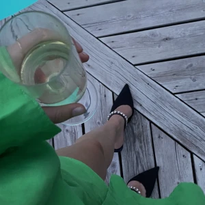 Klackar från Zara - Säljer nu mina klackar då dom ej kommer till användning. Ena spetsen är lite skadad fram men inget som syns då jag ej sett det innan