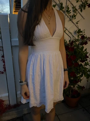 Vit sommarklänning - Superfin sommarklänning från zara som inte går att köpa längre💝