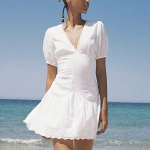 Zara klänning - Kommer inte till användning, passar perfekt till studenten!!💞Storlek M men passar S också.