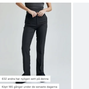 kostymbyxor (Wilma)  - säljer kostymbyxor från bikbok i strlk 34/ xs de kmr nt till användning för dom är för korta på mig, själva sträcket på benen har gått bort pga tvätt💕 nypris: 500 kr  mitt pris: 300 + frakt 