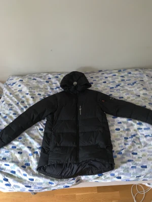 Sail Racing Jacka  - Sail Racing vinter jacka storlek S, i perfekt kondition inga hål inga fläckar priset kan diskuteras vid snabb affär.