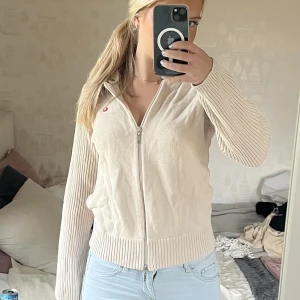 Tröja esprit - En snygg tröja för ån esprit i färgen beige