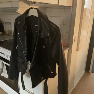 Fin skinnjacka - Fin skin jacka aldrig använd då jag aldrig fått tillfälle❤️köparen står för frakt!