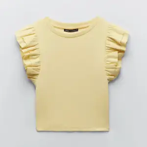 Säljer denna Zara tröja! Använd 1-2 gånger, super skick!⚡️🤍