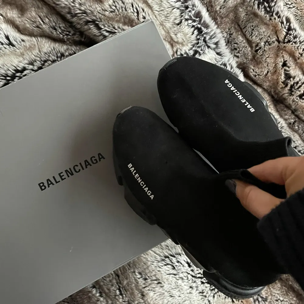 Svarta Balenciaga Triple S skor i storlek 37. Passar 38 också!💖🥰. Skor.