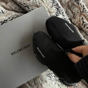 Svarta Balenciaga Triple S skor i storlek 37. Passar 38 också!💖🥰