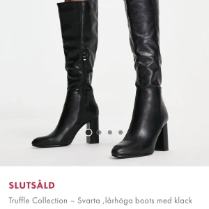 Stövlar  - Hej!  Jag säljer stövlar som jag använt 2 gånger då dem är för stora för mig. Köpta för 650kr  Storlek 40