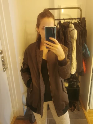 Bomberjacka  - Bomberjacka från Zara i storlek S. Skicket är som ny! 