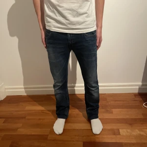 Replay jeans - Säljer ett par as feta Replay jeans i storlek W31 L32,  skick 9/10 Nypris: 1500kr Vårt pris: 499kr