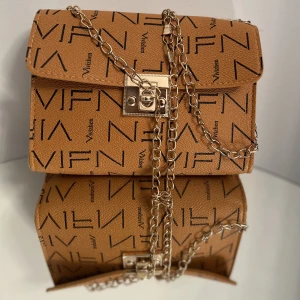 Axelremsväska  - Fin väska 