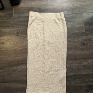 Beige kjol - Aldrig använd, ny utan prislapp ☺️💗