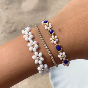 Key West bracelet i färgen Mykonos💙  Finns i olika storlekar 💙🤍 Det vita kostar 85kr🥰 Frakt 15kr Storlekguide: S:14-16cm M:16-18cm L:18-20cm Frakt 15kr💕