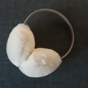 Öronmuffar - Vita öronmuffar. Rena och fina. Endast provade. Djur- och rökfritt hem. 