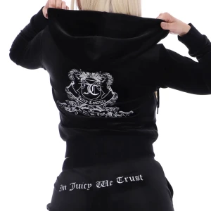 Juicy - 🤍INTRESSEKOLL🤍 På mitt juicy sett från juicy anniversary, limited edition. Superfint skick och inga defekter 💕Nypris: 2600