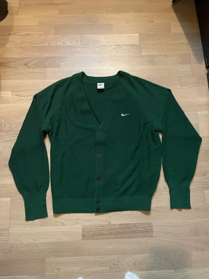 Nike kofta  - Världens skönaste tröja! Använd 2 gånger så tröjan är som ny