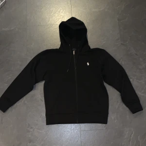 Svart Ralph Lauren zip tröja - Svart Ralph Lauren zip tröja storlek M