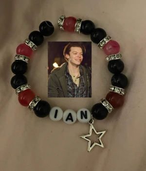 Shameless - Mät din handled så gör jag ett armband som passar just för dig! Du kan välja färg och ordning på pärlorna också!🩻🩷