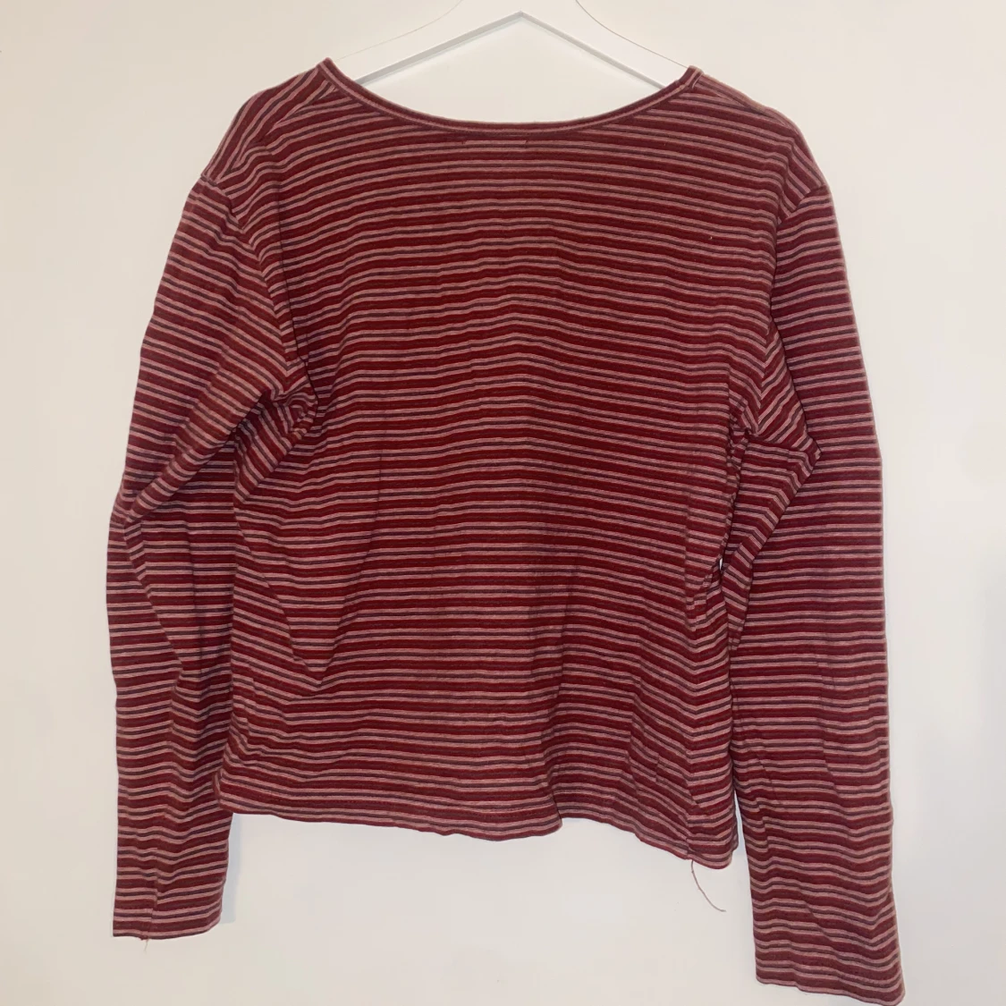 Röd/rosa randig tröja - 90