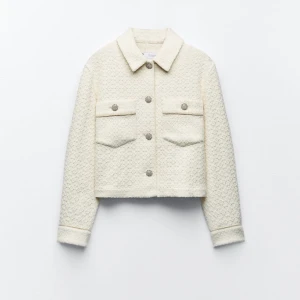 Jacka boucle - Supersnygg jacka/kofta från Zara med strass. Använd ett par gånger så väldigt fint skick. Nypris: 659kr